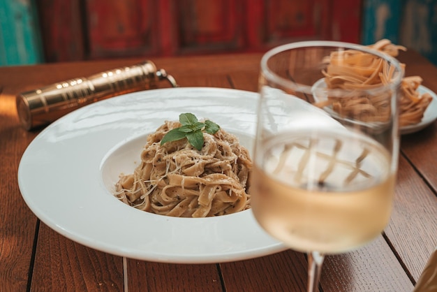 Pasta en wijn. Fettucini Alfredo