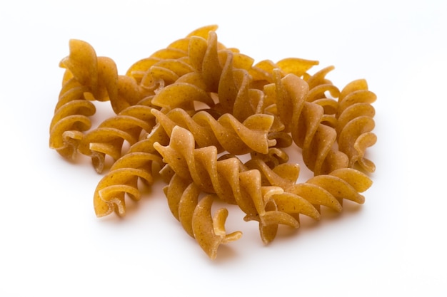 Foto pasta isolata sulla superficie bianca.