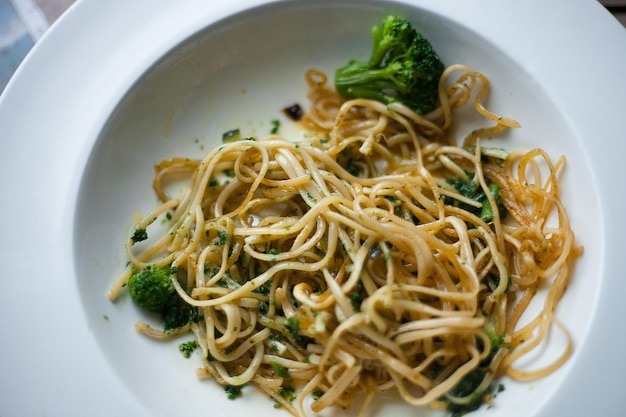 Pasta met broccoli en zalm