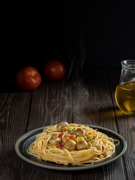 Pasta met kaas, champignons en groenten