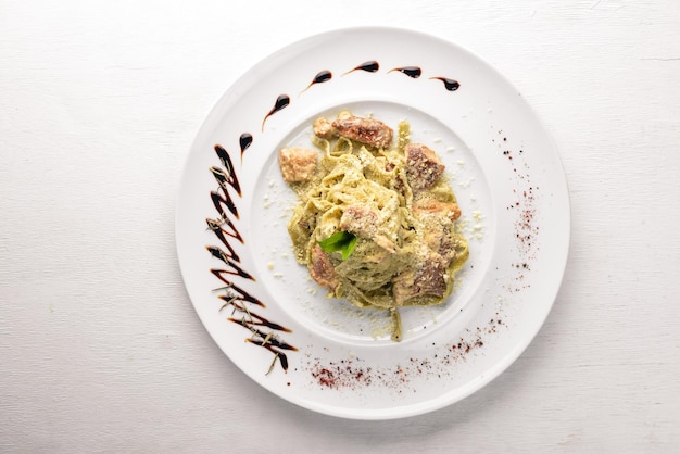 Pasta met witte champignons en roomsaus Tagliateli Italiaanse keuken Vrije ruimte voor uw tekst Bovenaanzicht