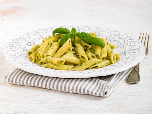 Photo pasta in plate on table