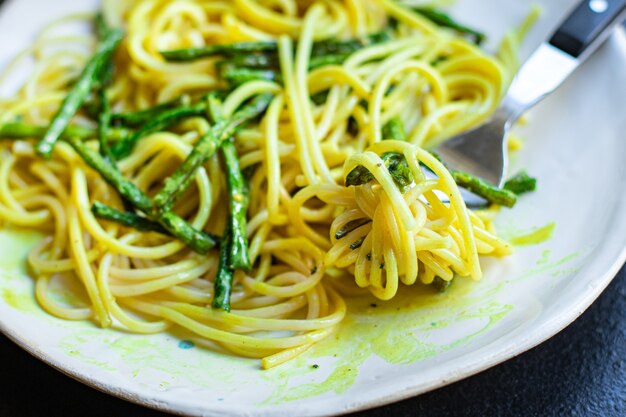 パスタスパゲッティインゲン豆アスパラガスソース麺