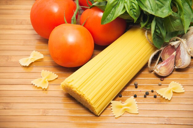 パスタ・スパゲッティ・野菜とスパイス