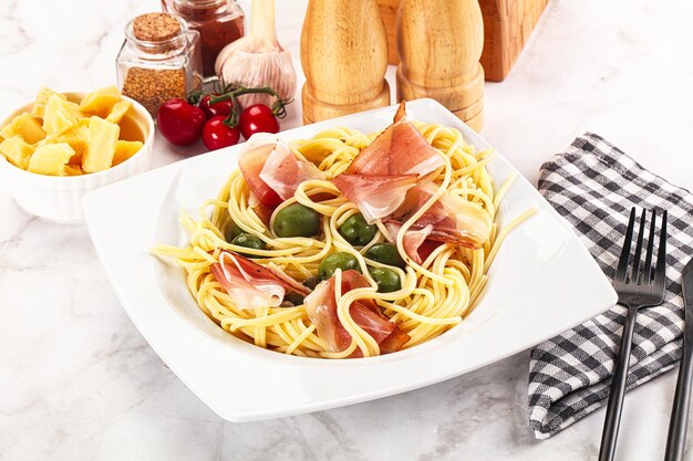 pasta spaghetti with olives and jamon