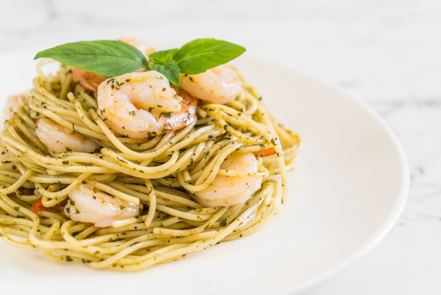 pasta spaghetti with pesto green and shrimps