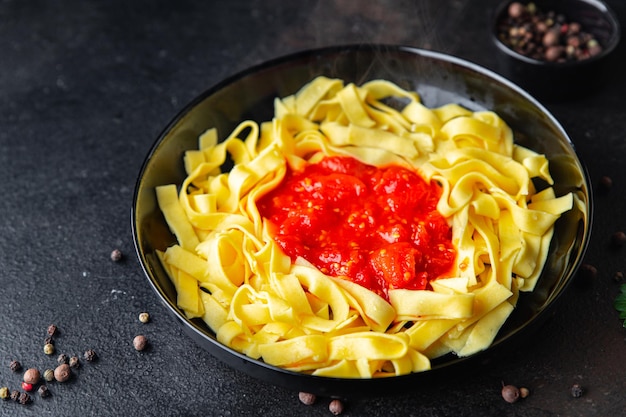 pasta tomatensaus Fettuccine groente tagliatelle maaltijd linguini snack