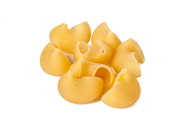 Photo pasta on white background