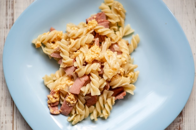 Pasta with bacon and cheese with a creamy sauce.