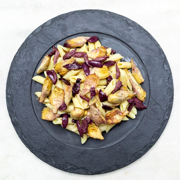 Pasta with black olives and artichoke hearts