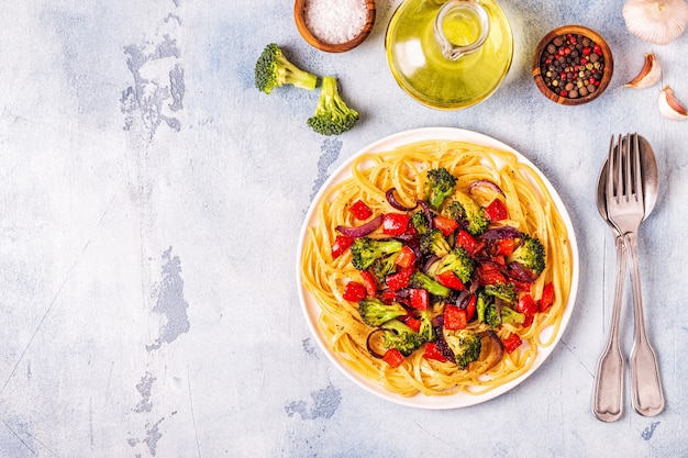 Pasta with broccoli and pepper