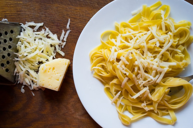 Photo pasta with cheese at home cooking