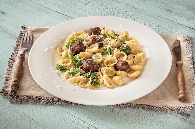 Pasta with kale and meatballs