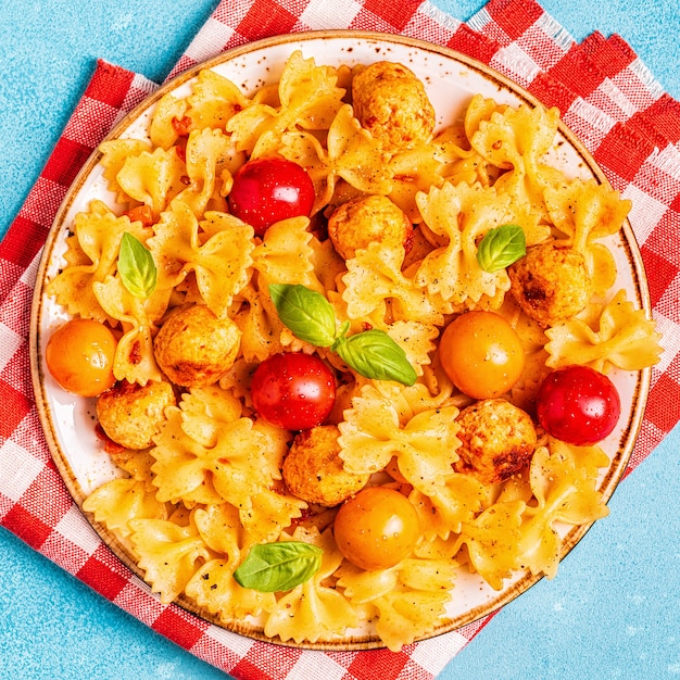 Pasta with meatballs and tomato sauce