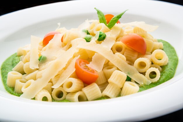 Pasta with peas and bacon