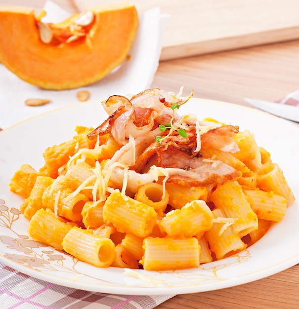 Pasta with pumpkin, liquor and bacon