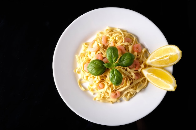 Pasta with shrimps, basil and tomatoes