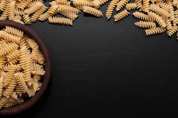 Foto pasta con spazio per il testo al centro