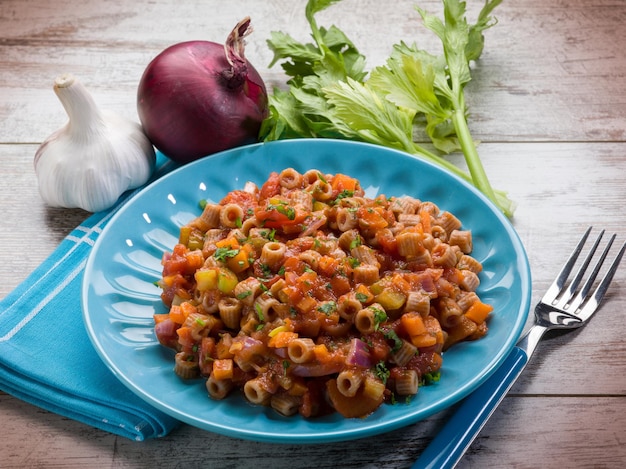 Foto pasta al ragù di verdure