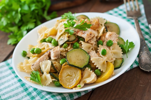 Pasta with zucchini, chicken and green peas