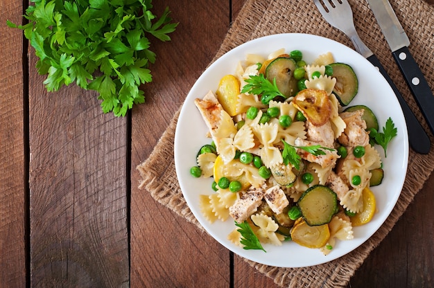 Pasta with zucchini, chicken and green peas