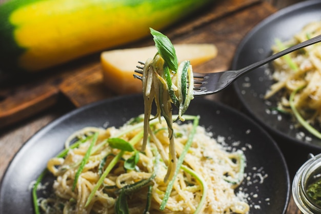 Pasta with zucchini and cream sauce