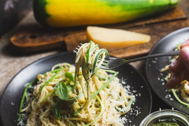 Pasta with zucchini and cream sauce