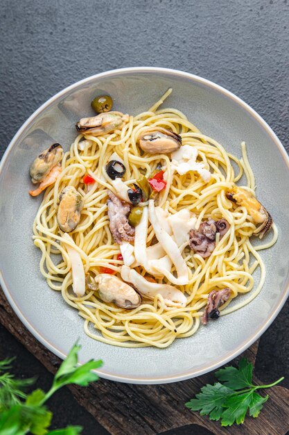 Pasta zeevruchten maaltijd stilleven snack op tafel kopieer ruimte voedsel achtergrond