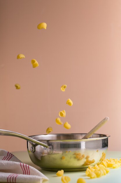 Pastas falling