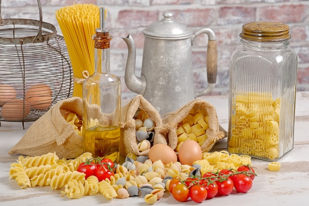 Pasta con uova e pomodorini