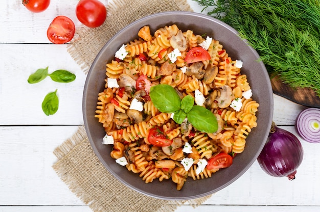 Pastasalade met champignons en kaas