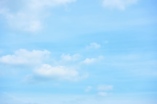 Photo pastel blue sky with clouds - abstract background