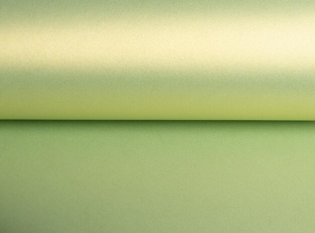 Pastel-olijfgroene papieren achtergrond met een parelsch glanzende textuur en glinsterende reflecties