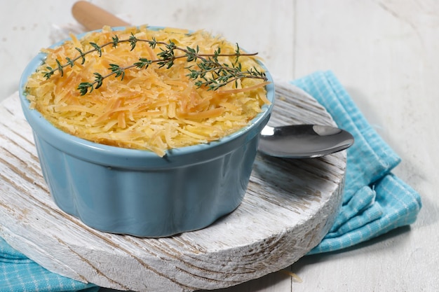 Photo pastel tutup (shepherd's pie) is traditional british pie, made from mashed potato and minced beef.