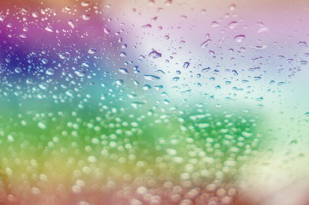 Foto pastelkleur onduidelijke achtergrond waterstroom op het autoglas