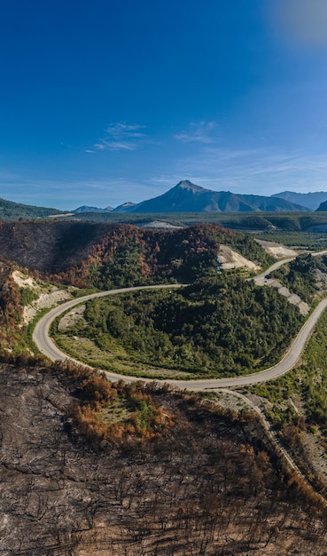 Patagonië na een brand op bergwegen