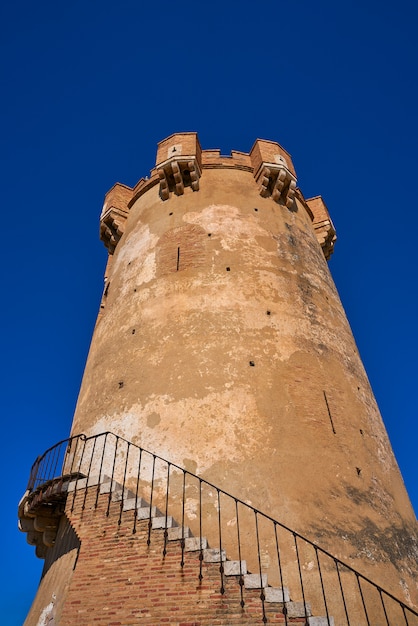 Foto paterna toren valencia en schoorstenen van grotwoningen