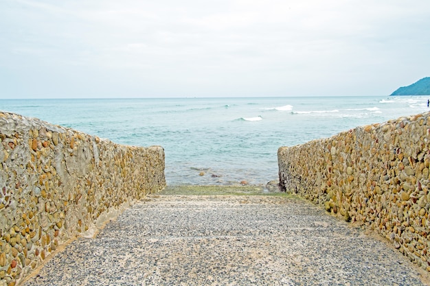 Path to the sea 