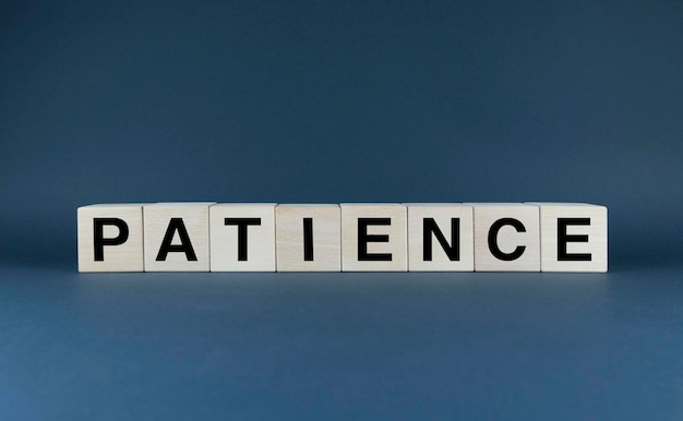 Patience cubes vormen het woord patience