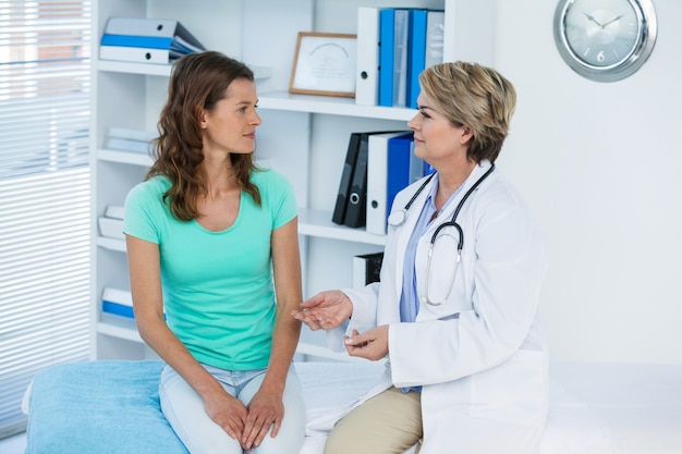 patient consulting a doctor