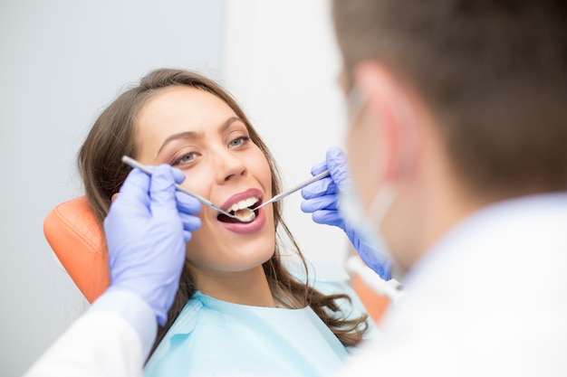 Пациент в стоматологическом кабинете