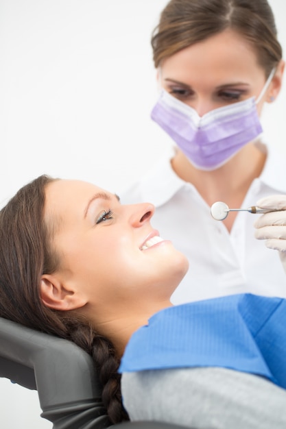 Paziente con il dentista - trattamento dentale