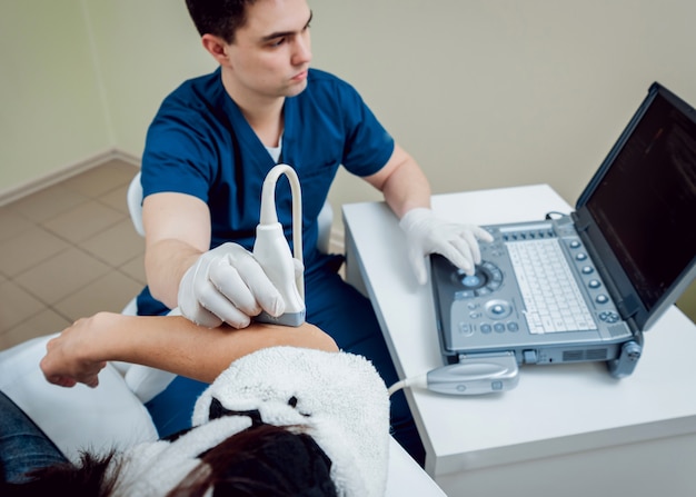 Photo patient with orthopedist doctor in his office.