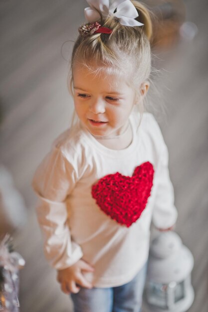 Patroon kindersweater in de vorm van een enorm rood hart 7228