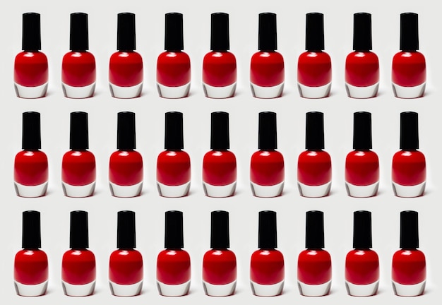 Patroon van glitter nagellak van rode kleur geïsoleerd op een witte achtergrond