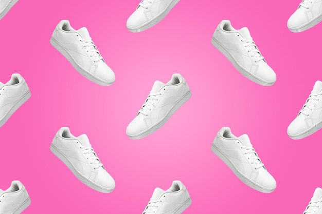 Patroon van witte sneakers geïsoleerd op roze achtergrond Sportief paar schoenen voor mockup