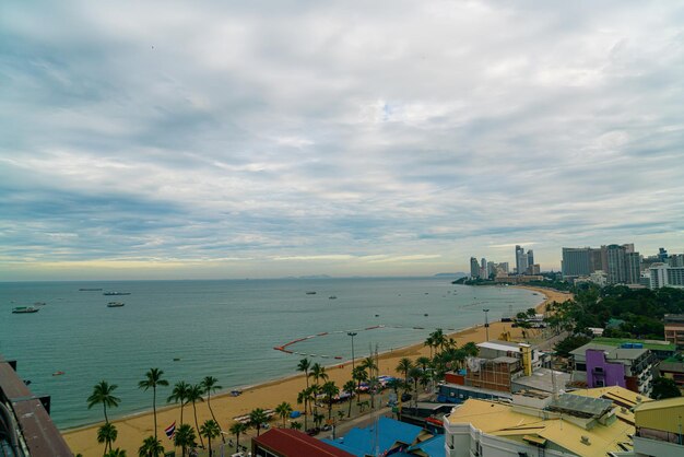 Pattaya Chonburi Thailand 9 nov 2021 Prachtig landschap en stadsbeeld van de stad Pattaya is een populaire bestemming in Thailand