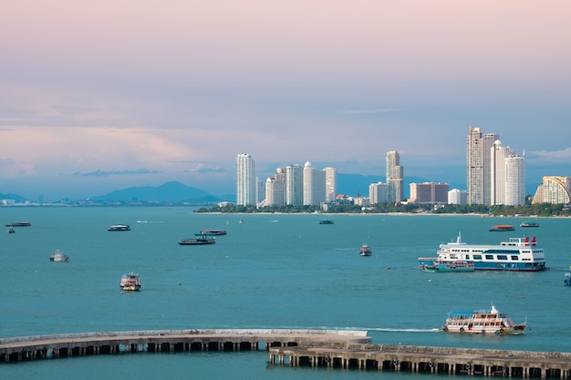 Foto vista sulla baia di pattaya city scape.