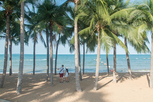 Pattaya strand Thailand verwelkomt toeristen