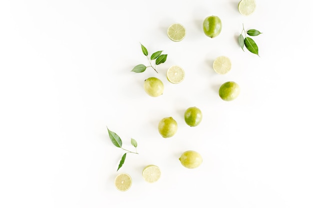 Modello fatto di lime e foglie concetto di cibo ficus vista dall'alto piatto